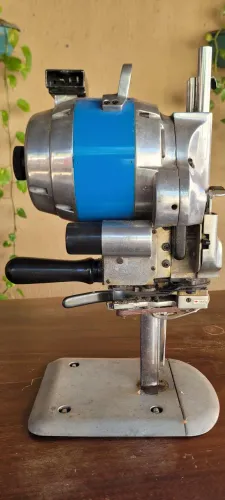 Vendo maquina de carte para tecidos.