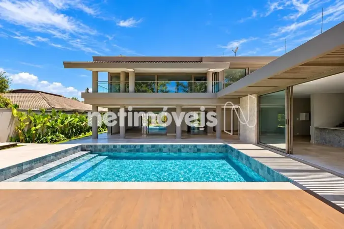 Mansão Contemporânea de Alto Padrão | 6 Suítes, Arquitetura Assinada e Área Verde