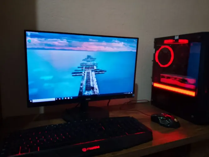 PC gamer usado com monitor, teclado e mouse