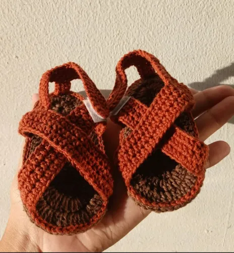 Sandália infantil de crochê
