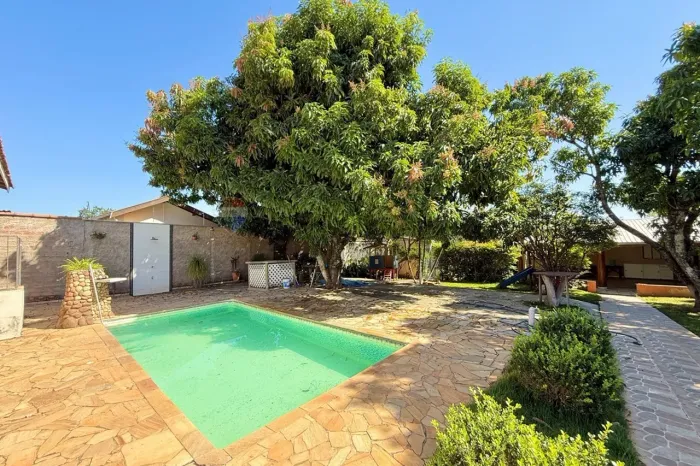 VENDA - Chácara 1000m² com 4 quartos sendo 2 suítes, piscina e área gourmet - Residencial