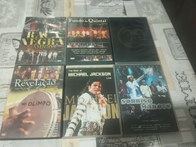 Cd's/dvd's variados R$20,00 cada mídia.