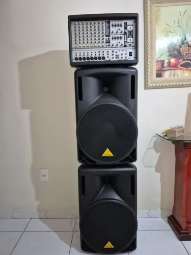 Som completo, 2 caixas Behringer b215d, mesa de som Behringer 10 canais, fx efeito, equali