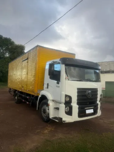 Caminhão Volkswagen Constellation 13-190 2012 para assumir as prestações