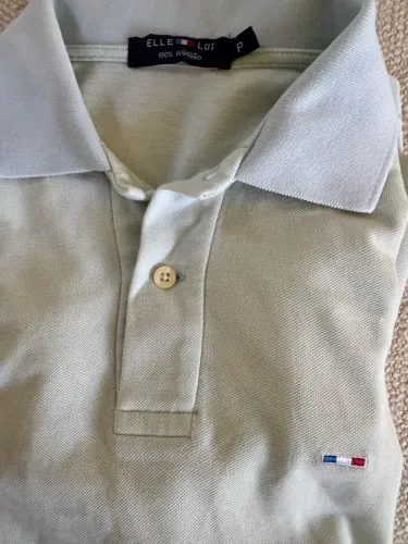 Camisa azul ele era Lui.