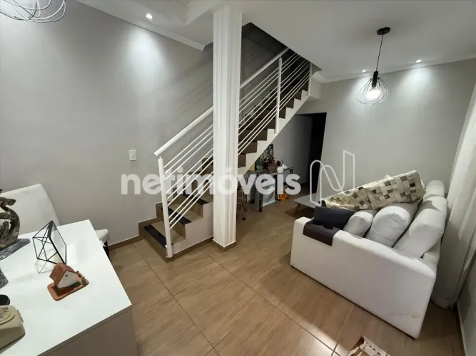 Casa em lote de 200m²;, localizado no bairro Vitoria