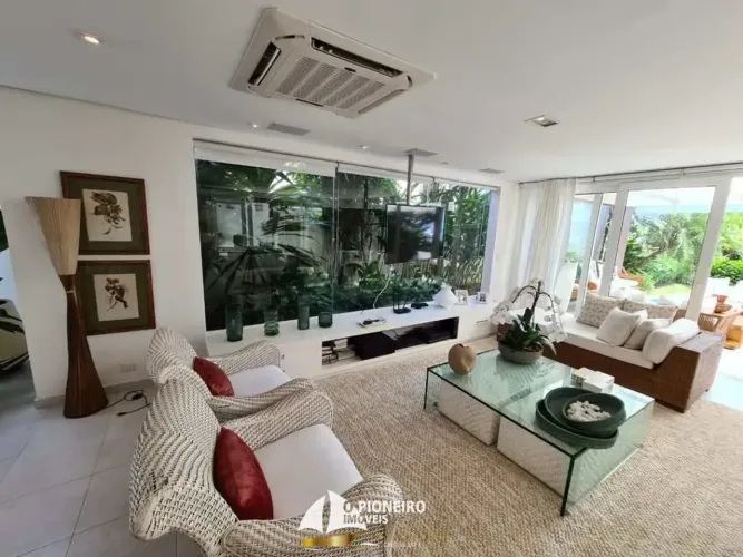 Casa de condomínio disponível para locação e venda, em Juquehy