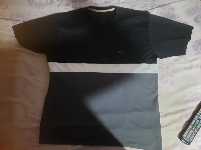 Camisa preta, branca e cinza gg