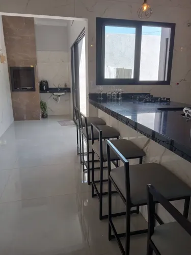 Casa 2 suítes, possibilidade permuta