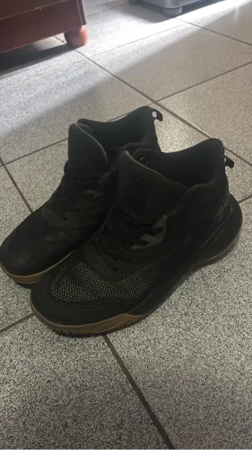 Basqueteira under armour