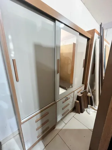 Vendo guarda roupa novo