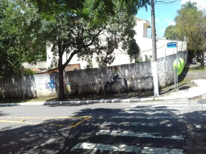 Terreno de esquina no Campo Belo, com 1.000m². Oportunidade! Agende a sua visita! Terreno 