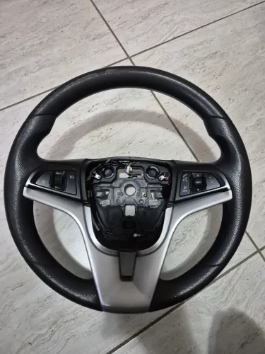 Volante onix 2019 com controle de radio e piloto automático