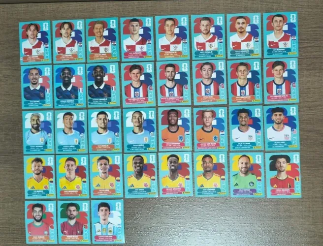 Lote com 32 Figurinhas da Copa do Mundo FIFA 2026 - Jogadores e Seleções