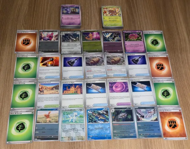Lote 100 Cartas Pokémon TCG - 10 Foil + 10 Treinadores + 10 Energias + 70 Normais
