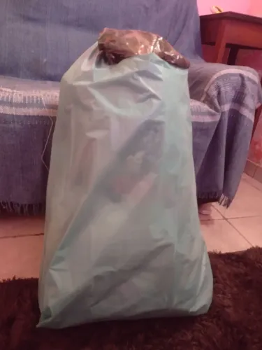 Sacola de roupas com 50 peças de roupas!