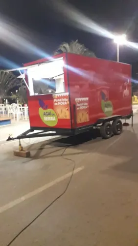 Trailer com freezer, geladeira, fogão, fritadeira completo para trabalhar.