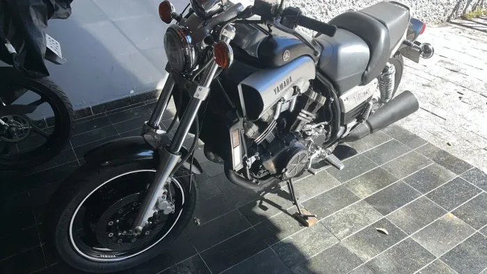 Motocicleta Alta Cilindrada - Vmax 1200
