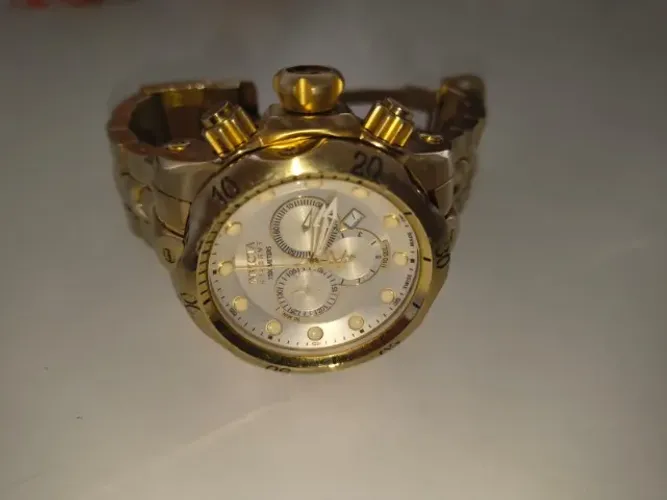 Relógio Invicta Venom Reserve Dourado
