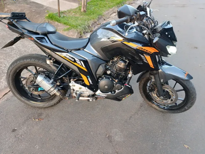 Fazer Yamaha 2018 modelo 2019 ótimo estado de conservação, pneus novos, segundo dono......