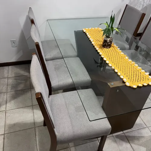Mesa de Jantar com 6 cadeiras