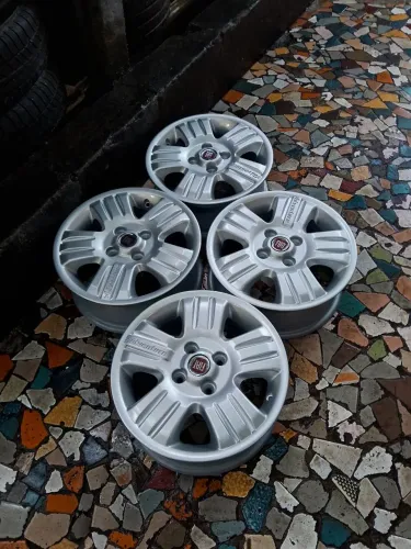 Jogo de rodas de liga leve aro 14/4 furos originais Fiat Palio Weekend Adventure e outros