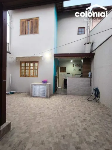 VENDE-SE SOBRADO 1 SUÍTE, 2 QUARTOS, 2 SALAS (ESTAR/JANTAR) LAVABO, COZINHA, ÀREA GOURMET