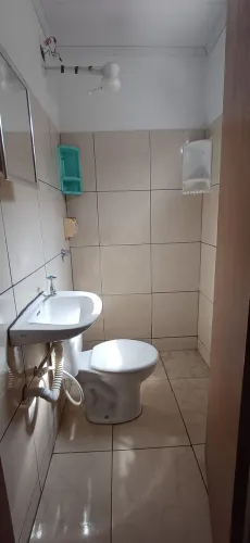 Alugo kit de 2 cômodos para solteiro (a) com banheiro dentro e pia na QNG 47