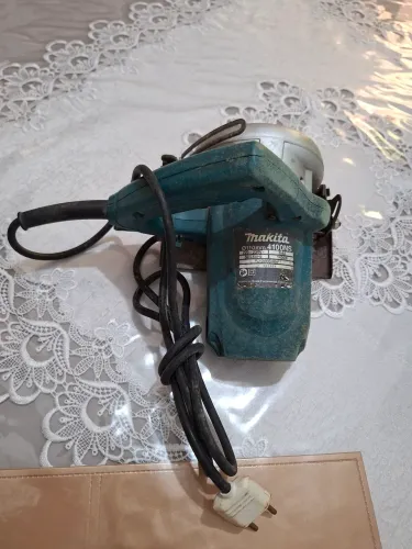 Disponho a venda dessa Serra mármore Makita de 1400W.