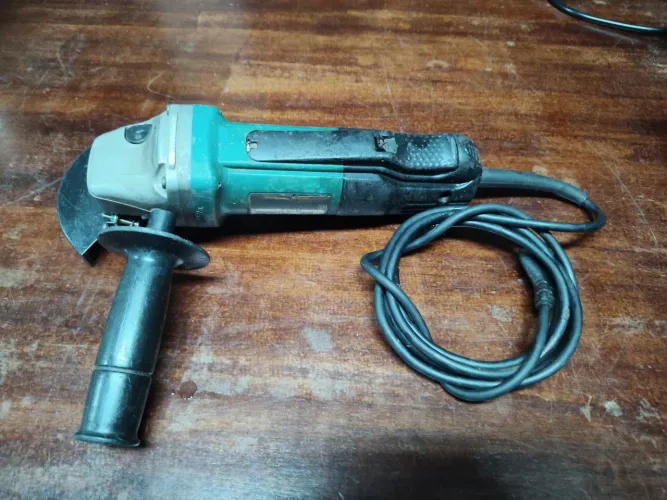 Esmerilhadeira Makita 220v