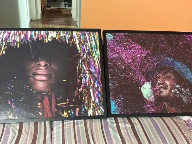 Conjunto com 2 quadros grandes de fotografia artística contemporânea com moldura preta