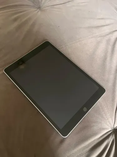 iPad 9ª GERAÇÃO - 64 GB + CAPA E TECLADO BLUETOOTH! Ótimo estado