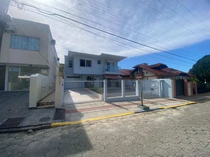 Ótima sala comercial para locação no bairro Córrego Grande!