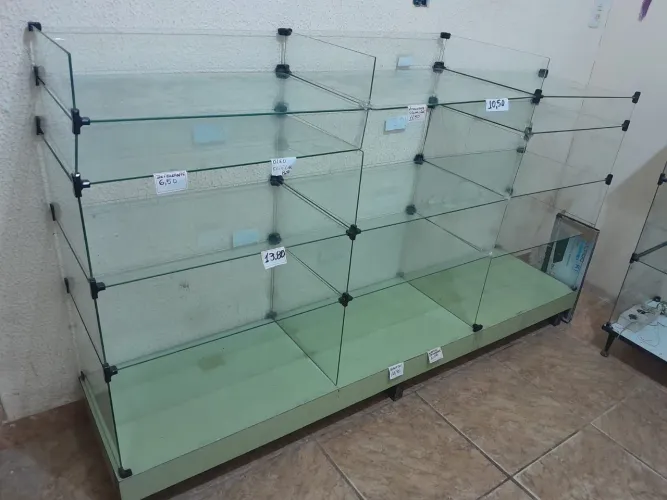 Balcão vitrine de vidro e expositor