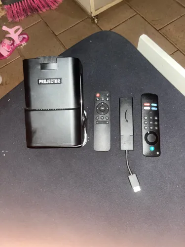 Projetor hy 320 e fire stick tv (vira uma tv smart)