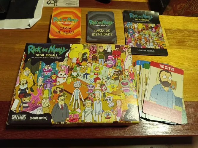 Rick e Morty Total Rickall jogo de cartas