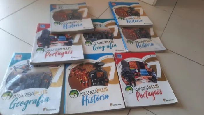 LIVRO ARARIBA PLUS 7 ANO 
