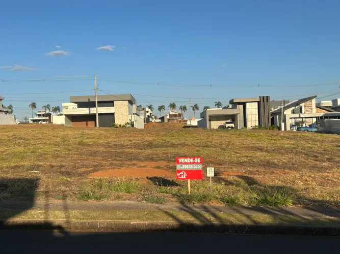 Lote condomínio Villagio-Patos de Minas