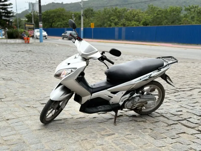 Yamaha Neo 115 Automática 2008, 42 mil km, IPVA pago, bateria e pneus novos