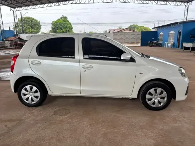Toyota Etios X 1.3 Flex 16V 5P Mec. 2015