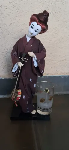 Vende-se Boneca Japonesa