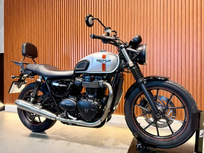 Triumph Street Twin 900 cc
