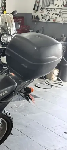 Baú para moto pro tork 28 litros com chave
