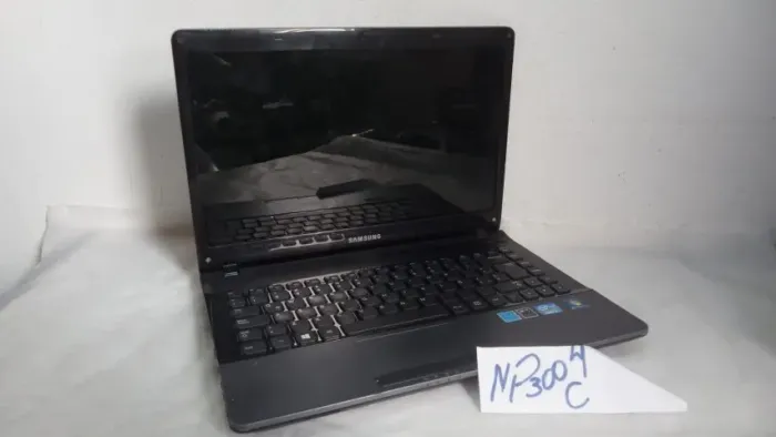 Carcaça para Notebook NP300E4C Samsung usada em bom estado