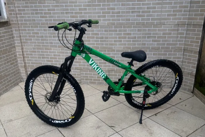 Bike Vikkings Semi nova , aro 26 ( 6 meses de uso )