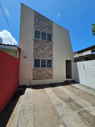 Casa duplex de 160 m² com 4 quartos (3 suítes) e 2 vagas na Tamarineira