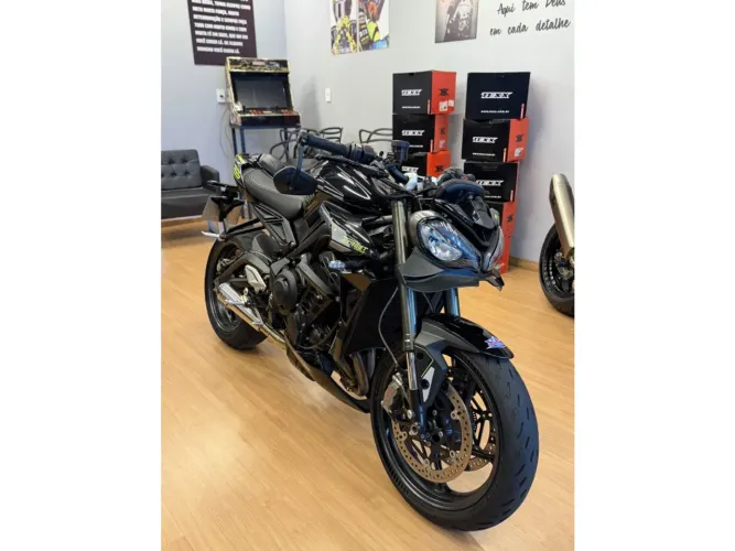Triumph Street triple 765 rs 2025