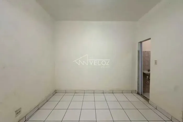 Kitnet/Conjugado : / Residencial / Centro