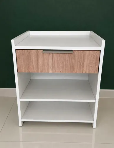 Mesa de cabeceira de fábrica