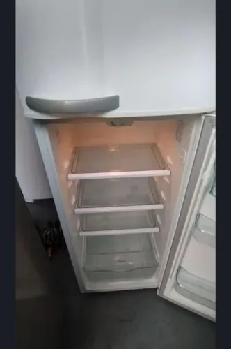 Vende-se Geladeira Electrolux Frost Free 260L